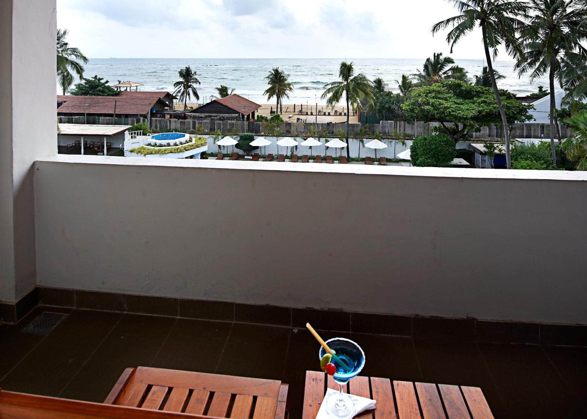 Berjaya Hotel Colombo Dehiwala-Mont Lavinia Extérieur photo