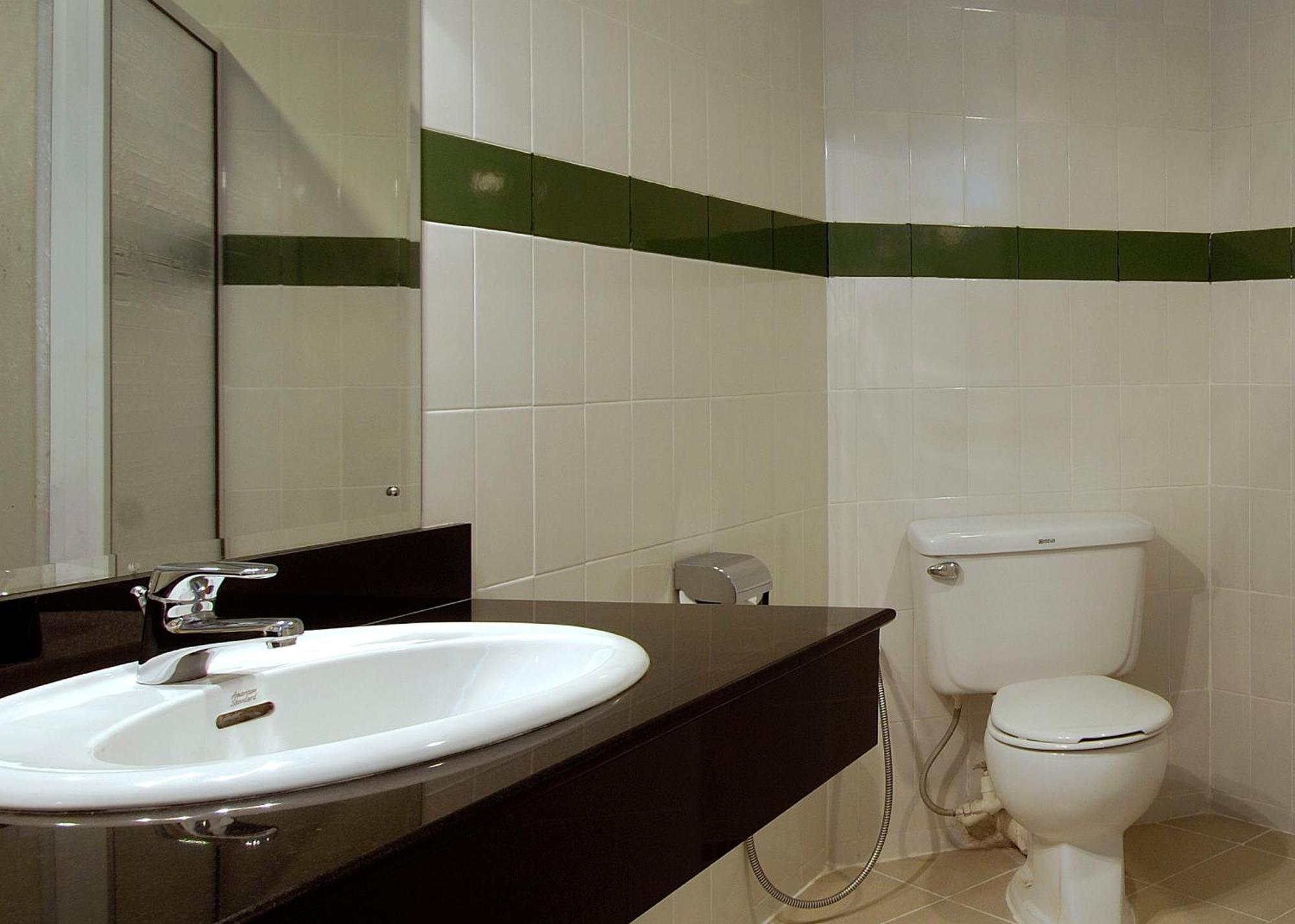 Berjaya Hotel Colombo Dehiwala-Mont Lavinia Extérieur photo