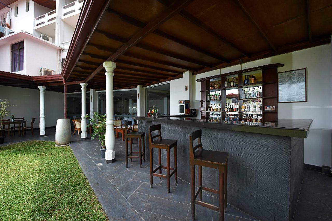 Berjaya Hotel Colombo Dehiwala-Mont Lavinia Extérieur photo